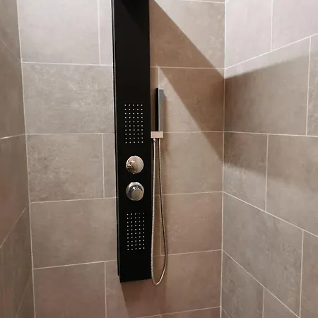 Surrender Three Bedrooms מלון דירות